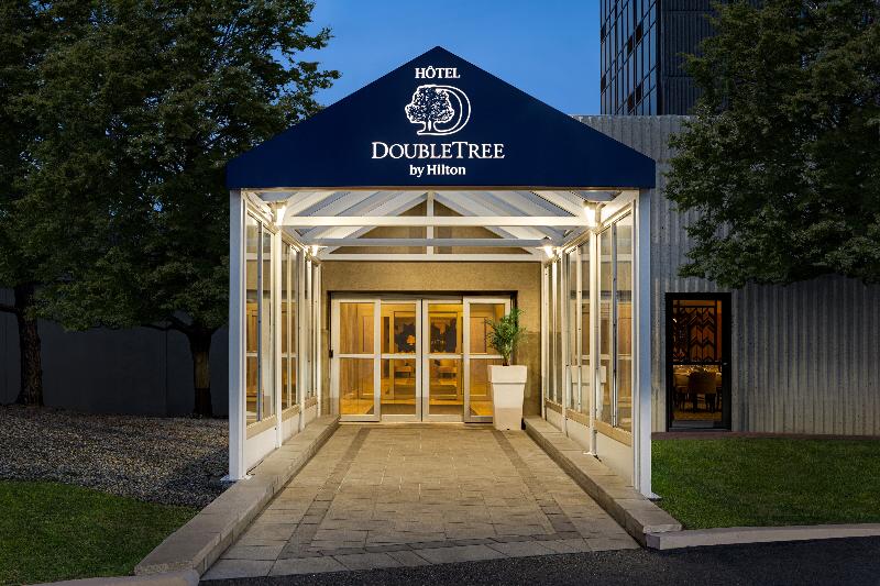 هتل Doubletree By Hilton Pointe Claire Montreal Airport West