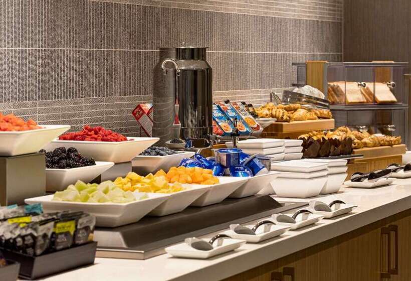 هتل Doubletree By Hilton Pointe Claire Montreal Airport West