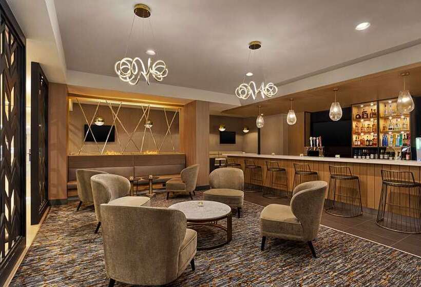 هتل Doubletree By Hilton Pointe Claire Montreal Airport West