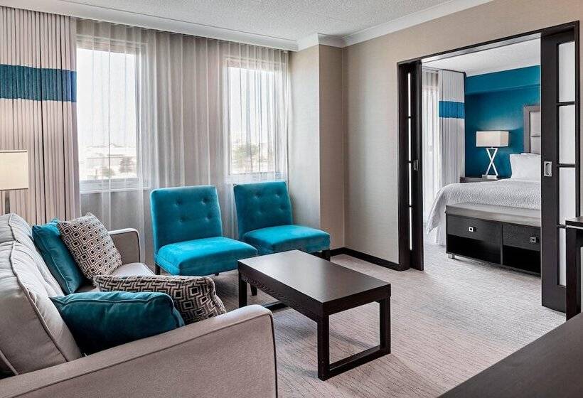 هتل Four Points By Sheraton London