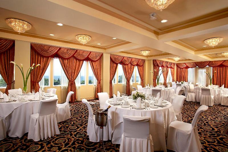 בית מלון כפרי Four Points by Sheraton Toronto Lakeshore