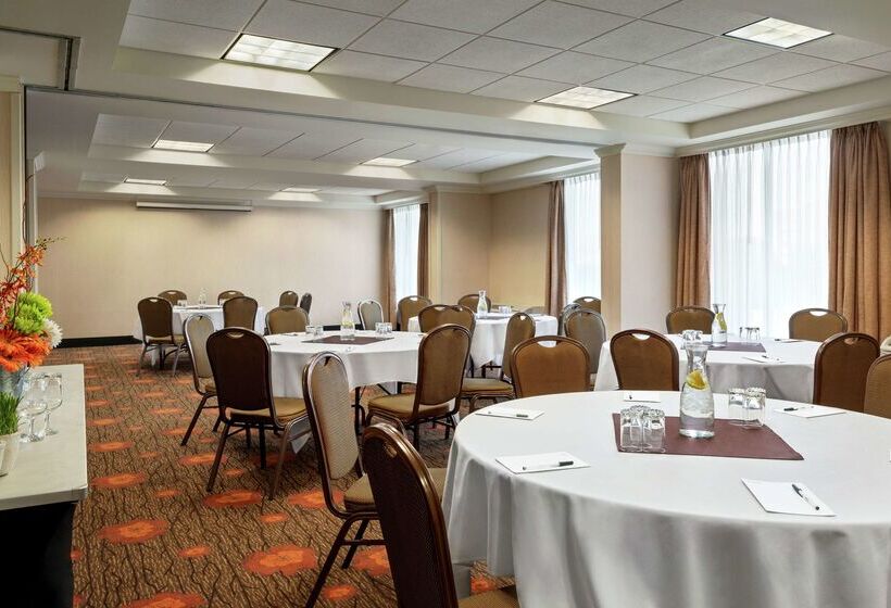 هتل Hilton Garden Inn Saskatoon Downtown