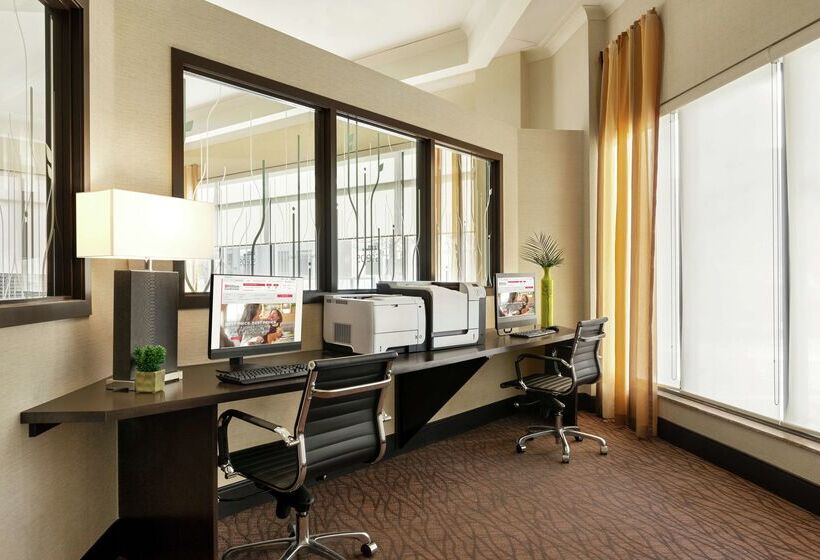 هتل Hilton Garden Inn Saskatoon Downtown