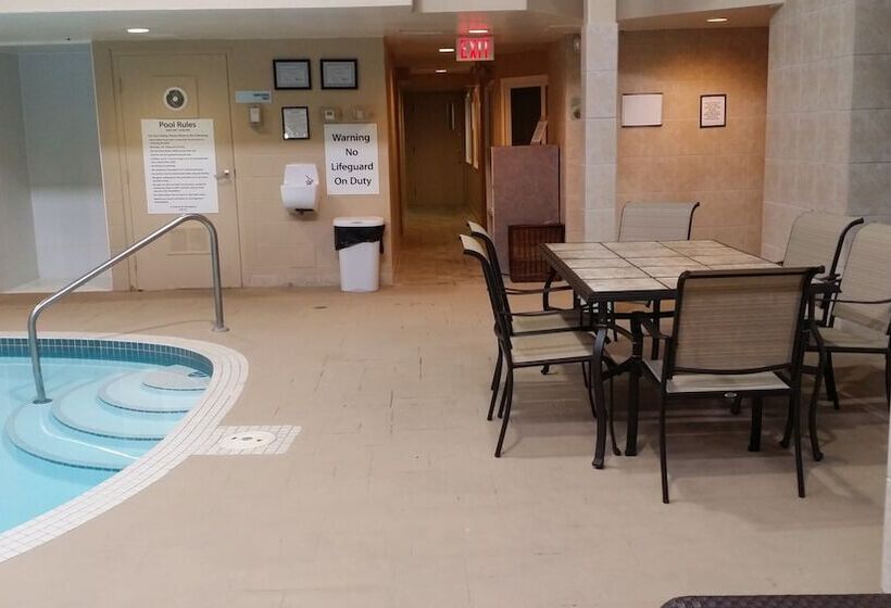 هتل Holiday Inn Express Red Deer, An Ihg