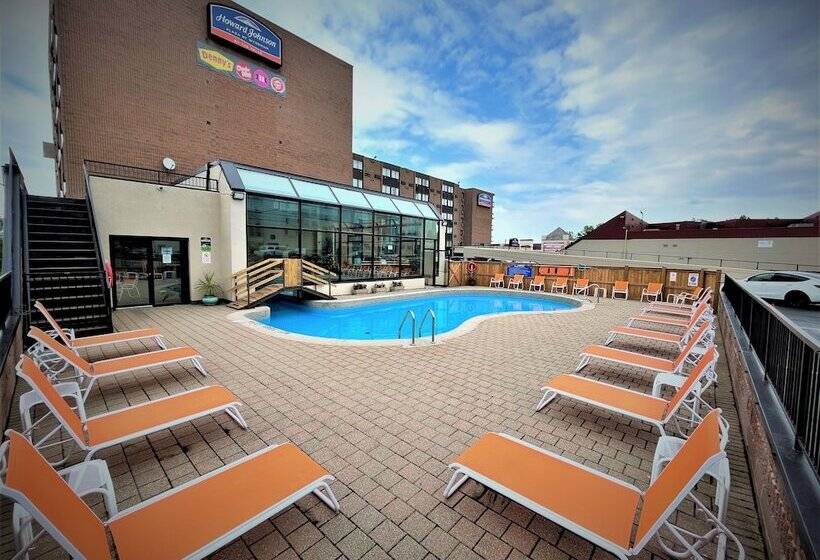 هتل Howard Johnson Plaza By Wyndham By The Falls Niagara Falls