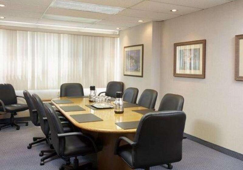 هتل Quality Inn & Suites Pe Trudeau Airport