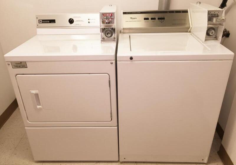 هتل Quality Inn & Suites Pe Trudeau Airport