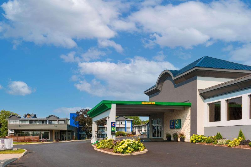 هتل Quality Inn & Conference Centre Kingston Central