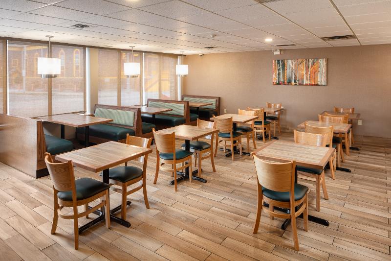 هتل Quality Inn & Suites Downtown