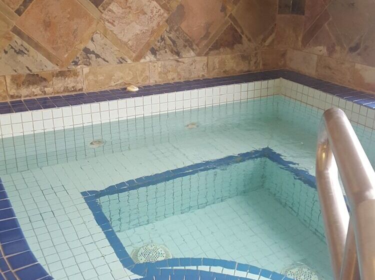 هتل Quality Inn & Suites