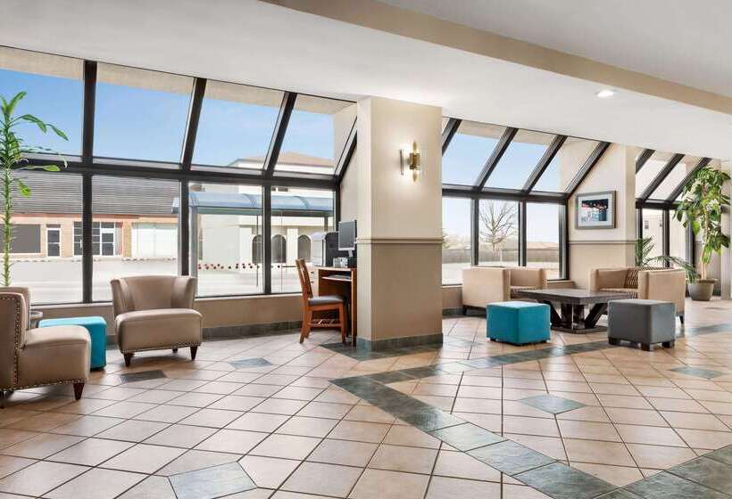 هتل Ramada By Wyndham Niagara Falls Near The Falls