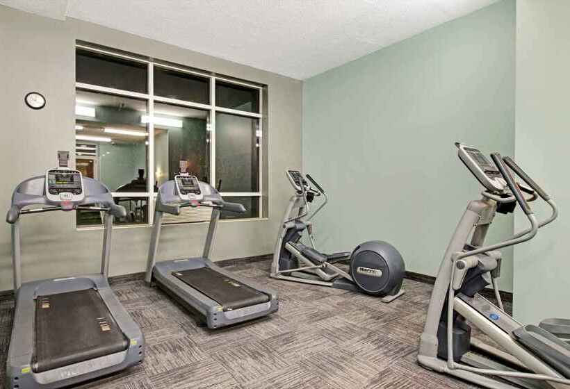 هتل Ramada By Wyndham Niagara Falls Near The Falls