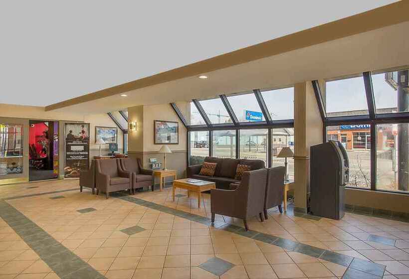 هتل Ramada By Wyndham Niagara Falls Near The Falls