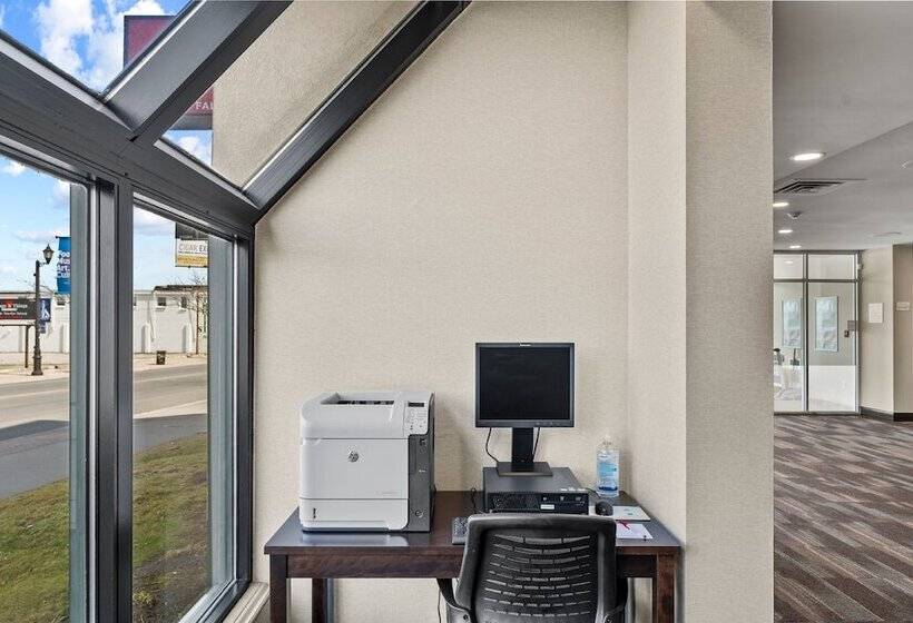 هتل Ramada By Wyndham Niagara Falls Near The Falls