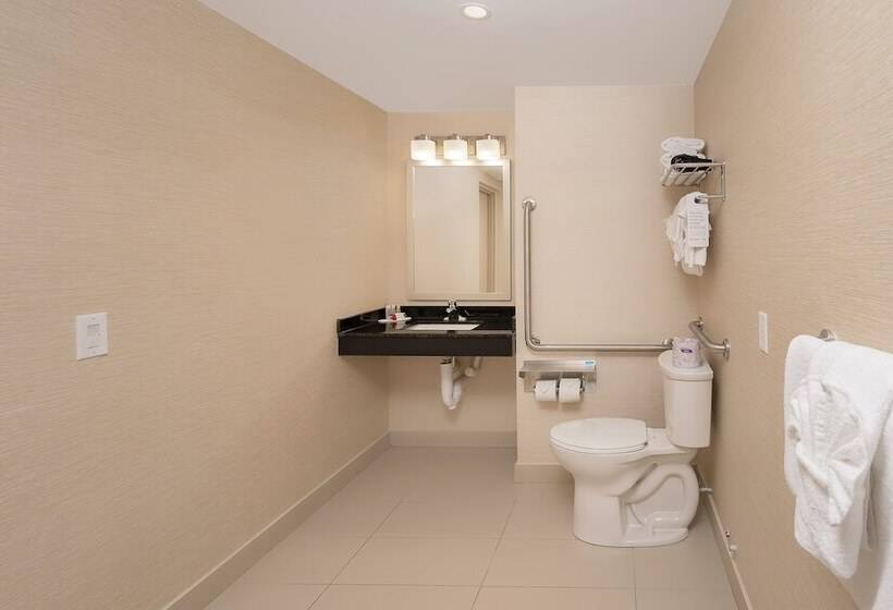 هتل Ramada By Wyndham Niagara Falls Near The Falls