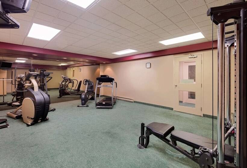 בית מלון כפרי Ramada By Wyndham Pinewood Park Resort North Bay