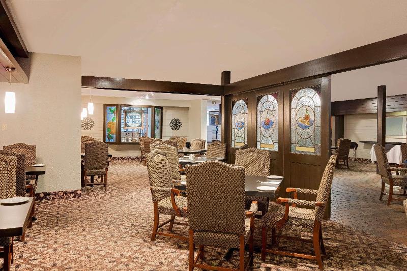 בית מלון כפרי Ramada By Wyndham Pinewood Park Resort North Bay