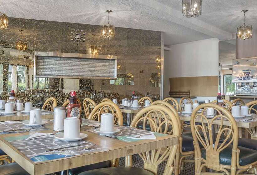 هتل Rodeway Inn Fallsview