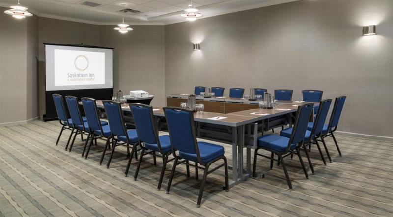 هتل Saskatoon Inn & Conference Centre