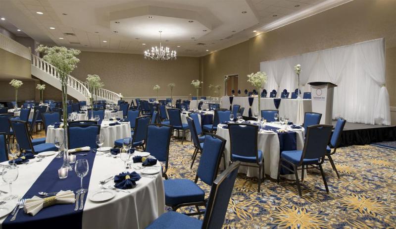 هتل Saskatoon Inn & Conference Centre