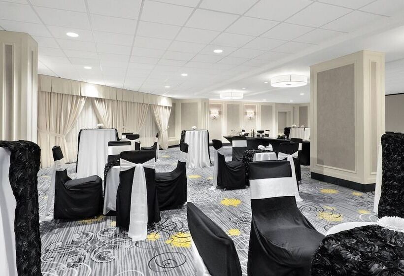 هتل Sheraton Cavalier Saskatoon
