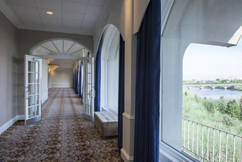 هتل Sheraton Cavalier Saskatoon