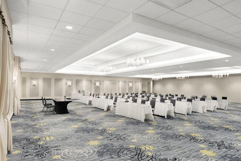 هتل Sheraton Cavalier Saskatoon