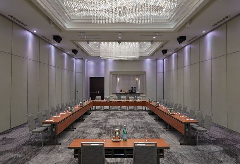 هتل Towneplace Suites By Marriott Oshawa