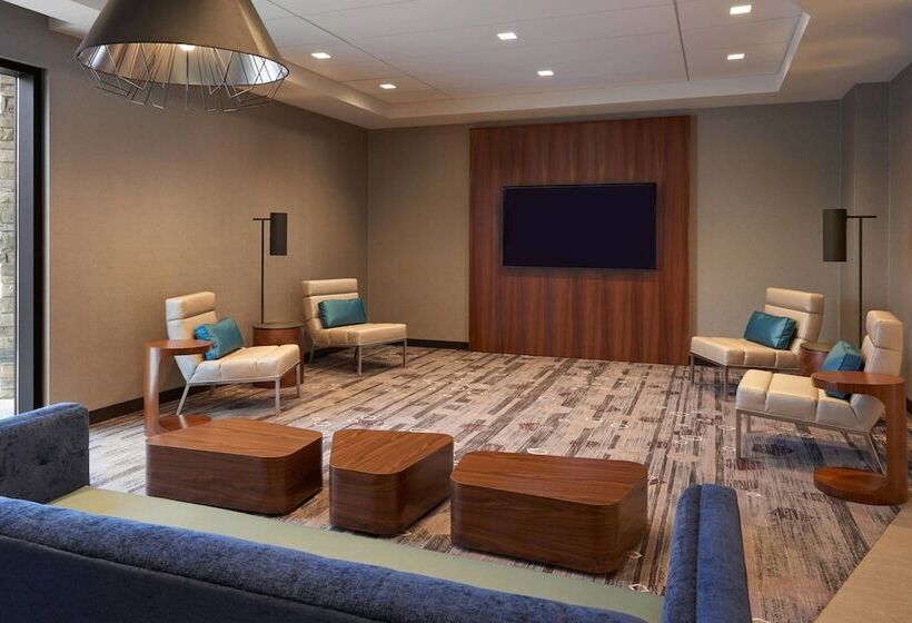 هتل Towneplace Suites By Marriott Oshawa