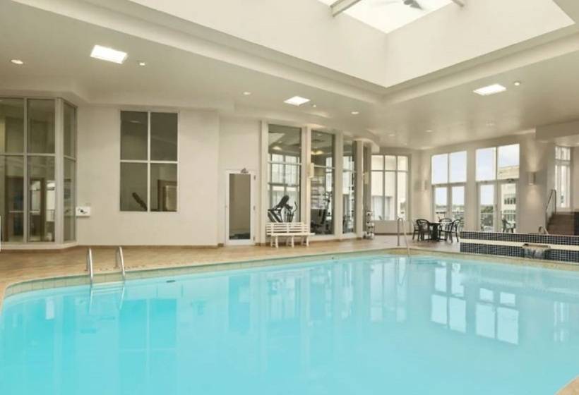 هتل Travelodge By Wyndham Niagara Falls Fallsview