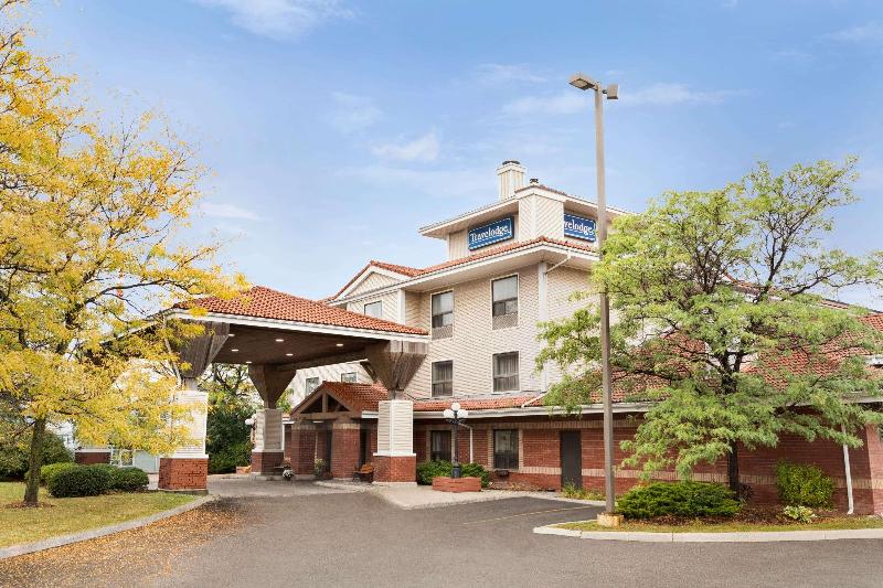 هتل Travelodge By Wyndham Oshawa Whitby