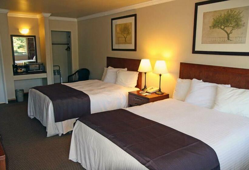 Hotelli Travelodge By Wyndham Vancouver Lions Gate
