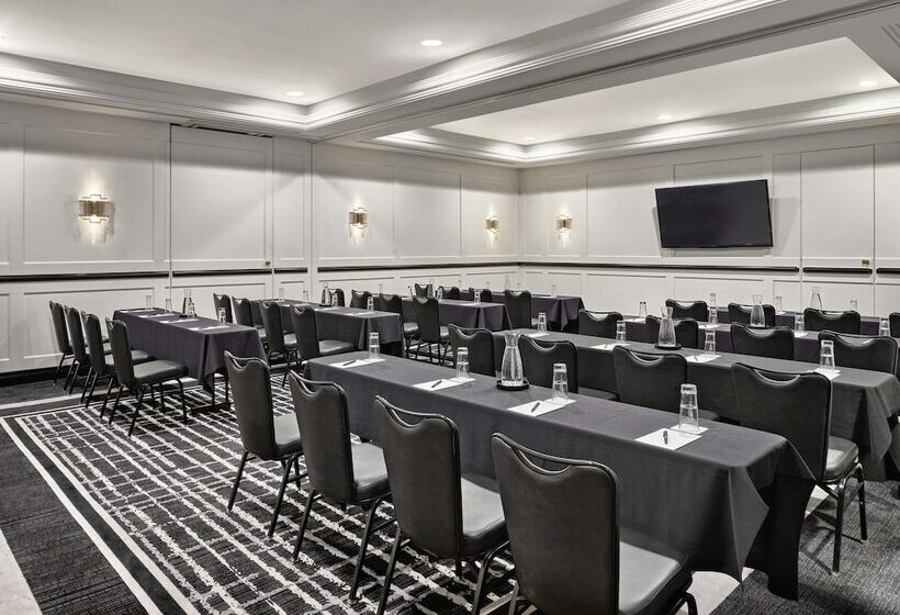 Vogue Hotel Montreal Downtown, Curio Collection By Hilton