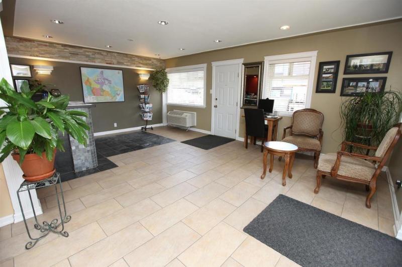 מוטל Canadas Best Value Inn Prince George