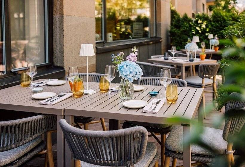 Neues Schloss Privat Hotel Zurich, Autograph Collection