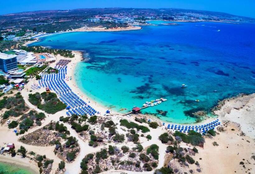 هتل Asterias Beach