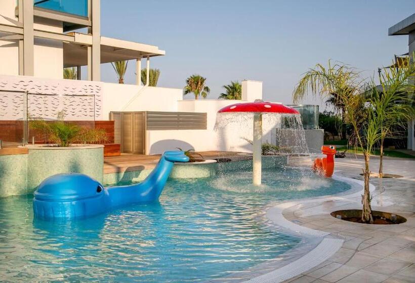 هتل Asterias Beach