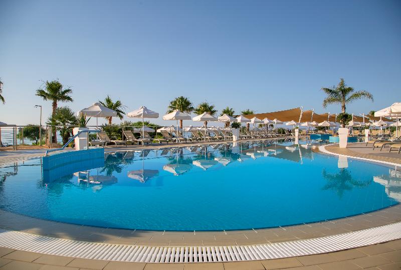 هتل Asterias Beach