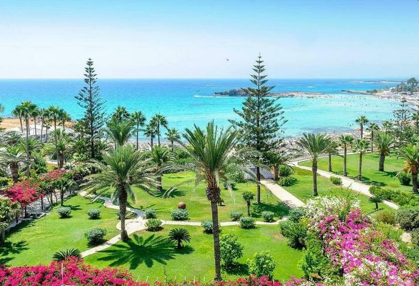 هتل Nissi Beach Resort