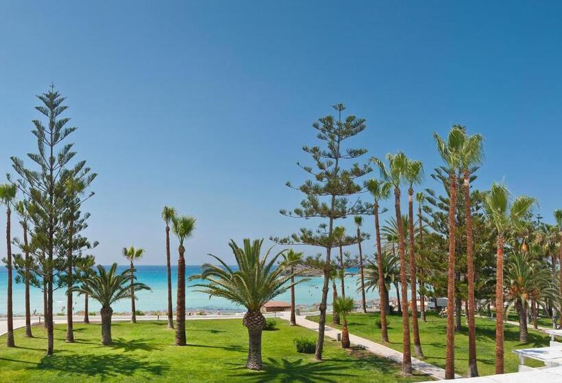هتل Nissi Beach Resort