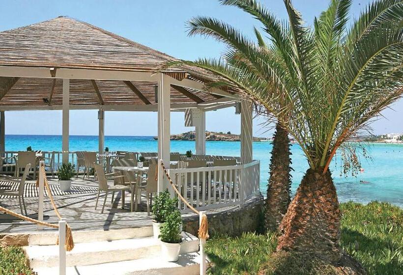 هتل Nissi Beach Resort