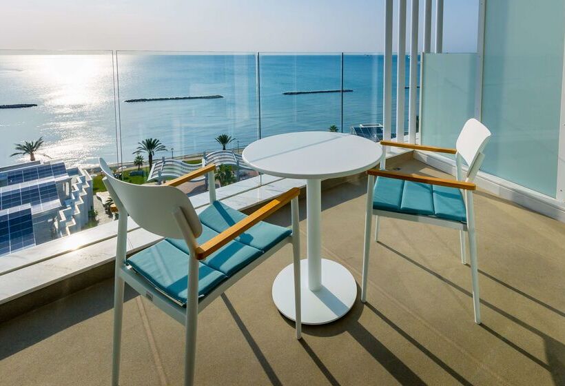 هتل Radisson Beach Resort Larnaca