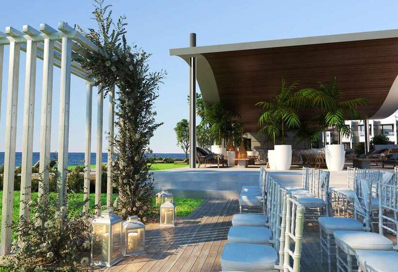 هتل Radisson Beach Resort Larnaca