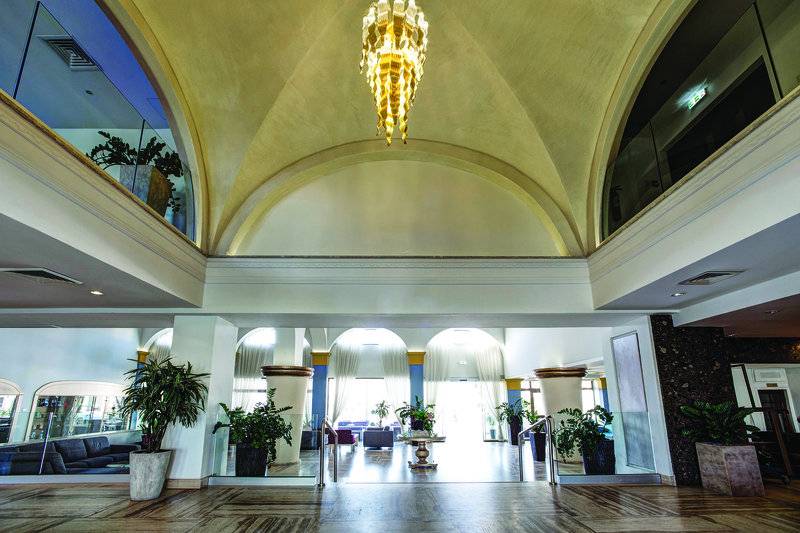 هتل Radisson Beach Resort Larnaca