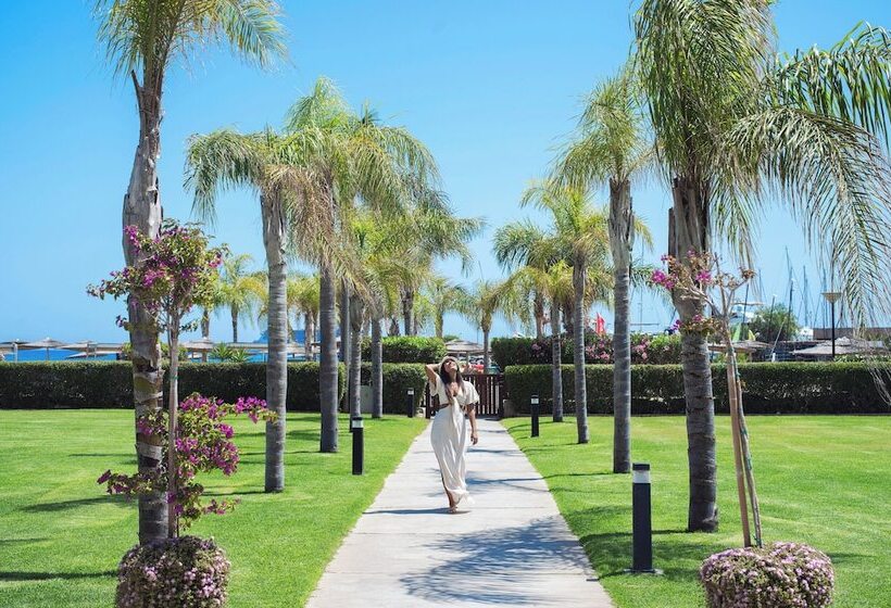 هتل St Raphael Resort