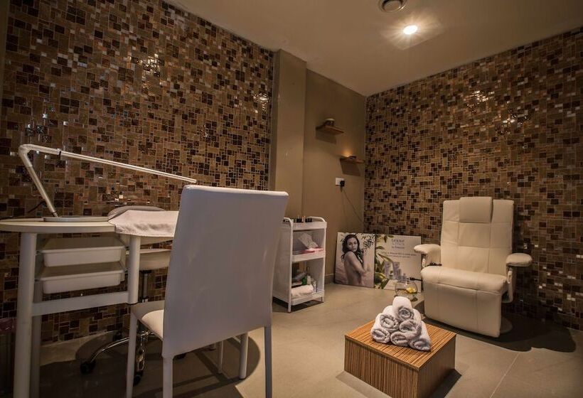 هتل Vrissiana Boutique Beach