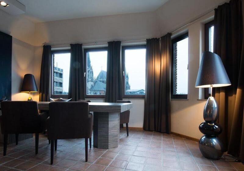 هتل Aquis Grana City