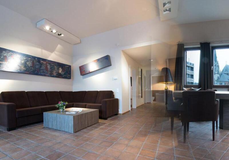 هتل Aquis Grana City