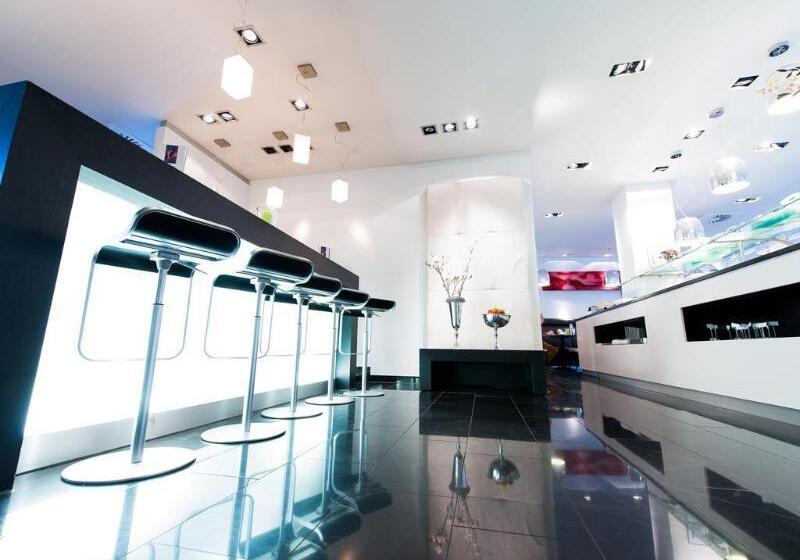 هتل Aquis Grana City