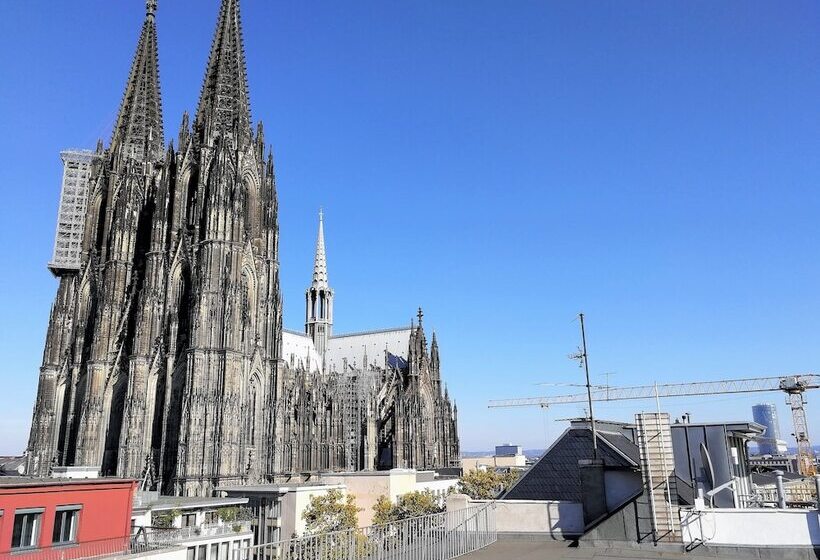 هتل Konigshof The Arthouse